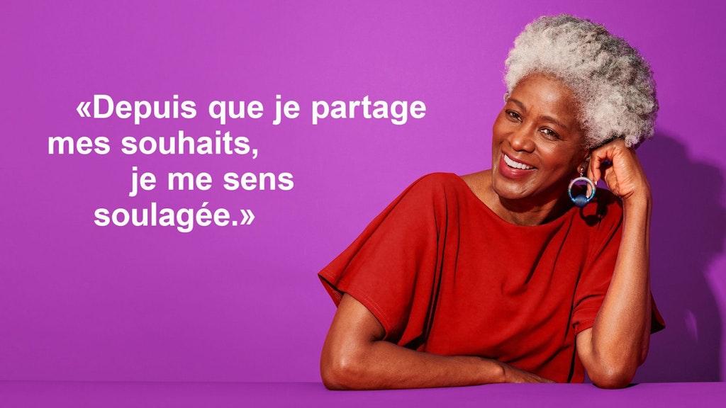 Femme âgée à l'air satisfait. Image accompagnée de la citation : « Depuis que je parle de mes souhaits, je me sens beaucoup plus légère. »
